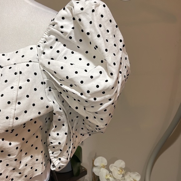 Puff Sleeve Crop top.                  TRN5 - Picture 3 of 6